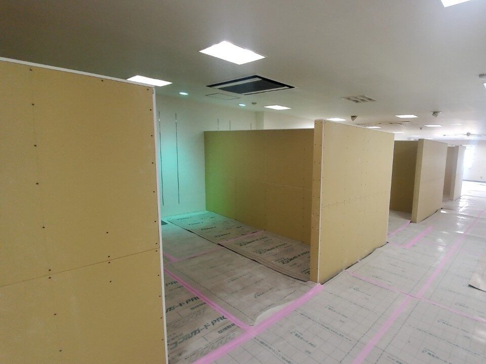 大阪市中央区にて事務所リフォーム〈会議室・パーテーション造作〉の施工後写真